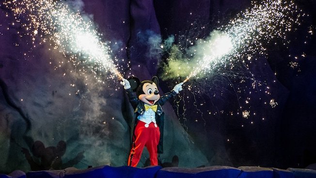 Fantasmic! Return Date Is CONFIRMED! Cast Members Preview Dates Announced