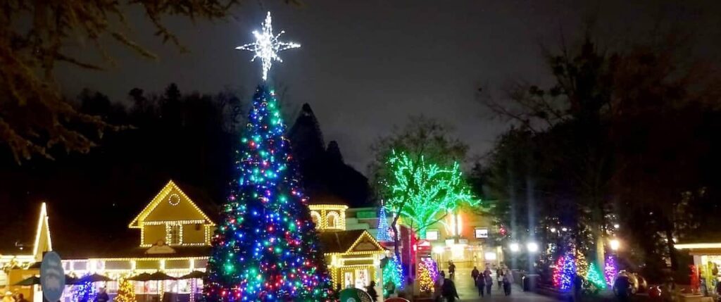 Time for an amazing look back at a very Dolly Christmas