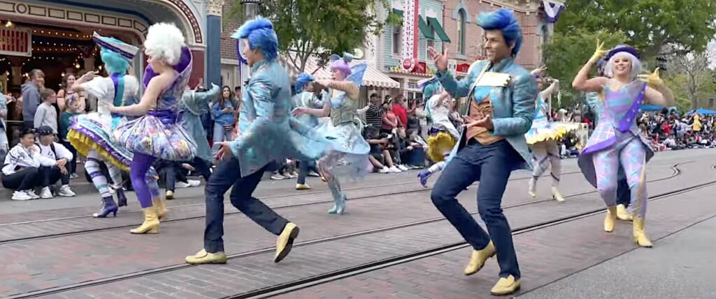 Disneyland character, parade performers asked to join union