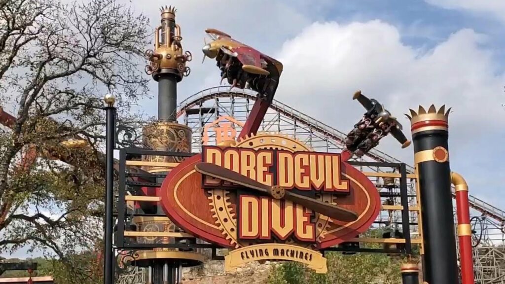 Dare Devil Dive Flying Machines at Six Flags Fiesta Texas (Review + Queue Walk Through + Full Cycle) | Visit us on the web at www.inthelooppodcast.com