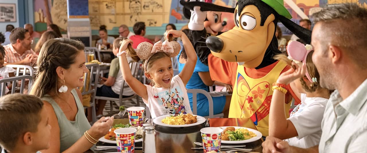 here-is-how-to-get-a-free-walt-disney-world-dining-plan-in-2025-theme