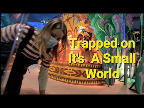 It's A Small World Evacuation after Breakdown Disneyland Paris October 2021 | First the music stopped (which maybe some people weren't too unhappy about) and then, after floating in silence, we suddenly stopped.