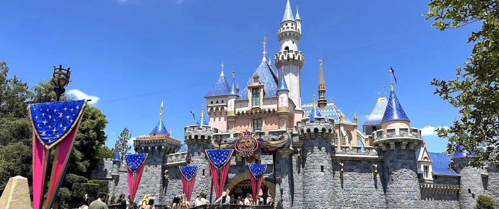 How to use Lightning Lane at Disneyland