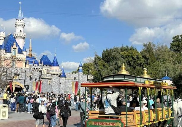 Disneyland brings back ticket, vacation discounts