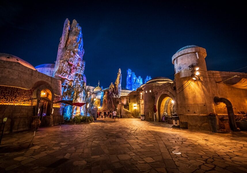 Star Wars Bar Switches to Standby & Ditches Dining Reservations at Disneyland