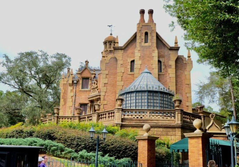 The Haunted Mansion at Magic Kingdom - FULL Ride Experience