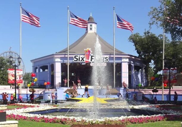 Who owns America's regional amusement parks?